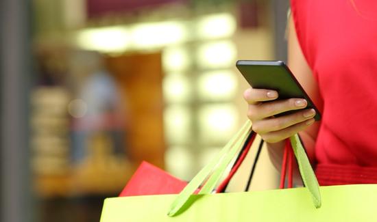 50%美国成年人在实体店购物时用手机比价
