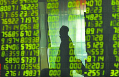 【E览电商】沪指大跌6.5%至4620点；郑州滴滴专车被百名出租车司机围堵砸车…… 